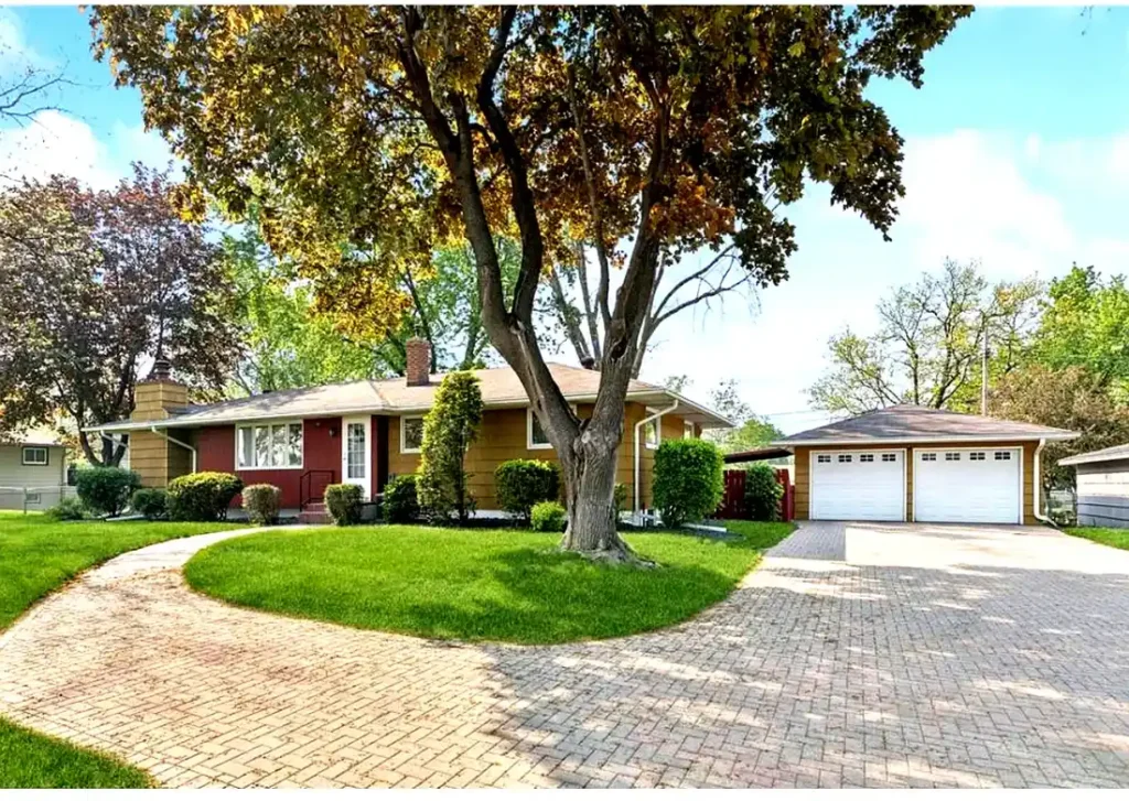 Group home in Burnsville MN by 1 on 1 Comprehensive Healthcare offering personalized assisted living and complex care support